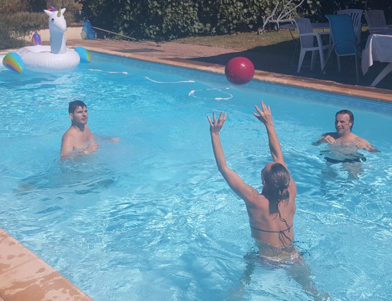 Work hard, Play hard : lors d'un weekend des Requins Bouddhistes